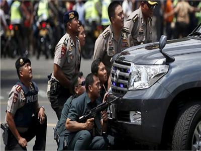 زوجة متشدد تفجر نفسها مع طفلها بعد محاصرة الشرطة الإندونيسية لهما 