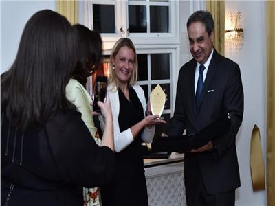 السفير المصري في ستوكهولم يكرم بعثة الآثار السويدية العاملة في مصر