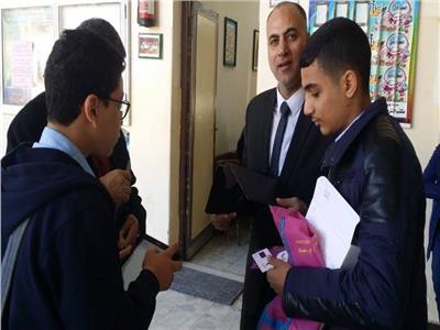 توزيع شريحة التابلت مجانا على طلاب الصف الأول الثانوى بمدارس بورسعيد
