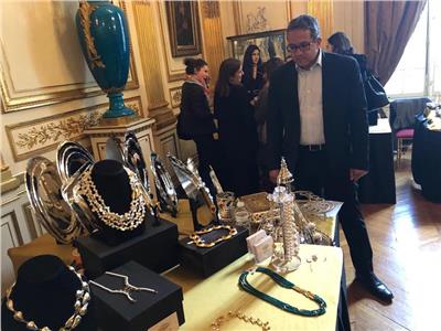وزير الآثار يزور «بازار الخير» الذي تنظمه سفارتنا في باريس