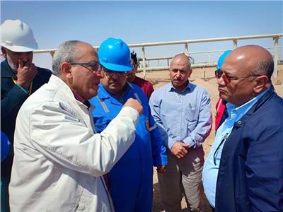 صور| رئيس جابكو يتفقد محطة أكتوبر ومصنع غازات عبر الخليج