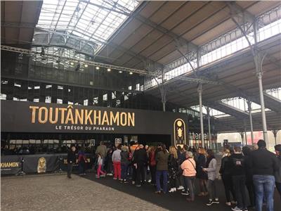 5 آلاف زائر في افتتاح معرض توت عنخ ٱمون بباريس