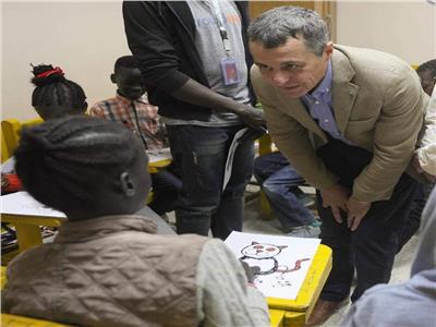 وزير خارجية سويسرا يزور منظمة متخصصة في خدمة اللاجئين بمصر