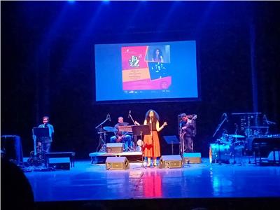 نوران أبو طالب تلهب «حكاوي الجاز» مع الفرقة الهولندية
