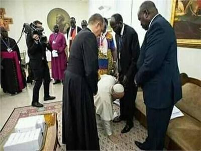 ‏لماذا قبل البابا فرنسيس أقدام زعماء جنوب السودان..؟| فيديو
