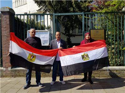 توافد المصريين بهولندا للمشاركة في الاستفتاء على التعديلات الدستورية