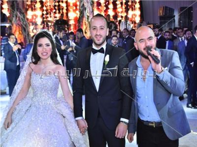 صور| العسيلي يُحيي زفاف «أحمد وبسمة» بحضور الزند وتوفيق عكاشة