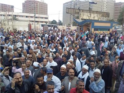 صور| إقبال كثيف على الاستفتاء بالغربية.. ومسيرات حاشدة لآلاف العمال لإعلان تأييدهم للتعديلات الدستورية