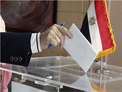 أعضاء منتخب مصر للسباحة المفتوحة يدلون بصوتهم في الاستفتاء بالكويت