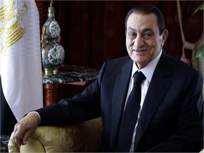 «أنا آسف ياريس» تحتفل بعيد ميلاد حسني مبارك الـ 91