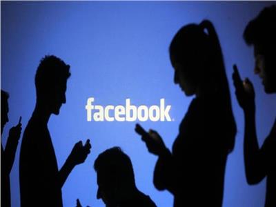 «فيسبوك» يتعاقد مع موظفين للتلصص على منشوراتك الخاصة