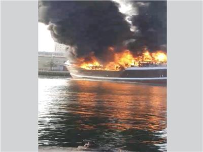 بالفيديو| لحظة حريق سفينة محملة بالسيارات