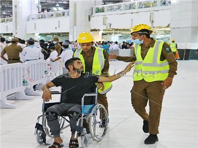 «خدمات إنسانية» يقدمها الأمن السعودي لقاصدي بيت الله الحرام