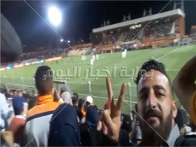 خاص| فيديو وصور.. فرحة جمهور نهضة بركان بعد الفوز على الزمالك