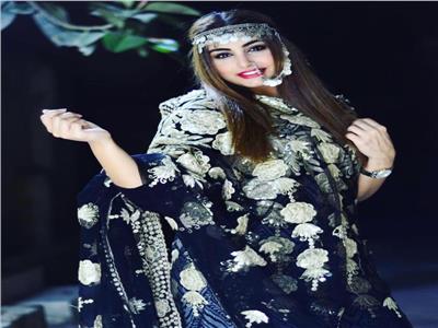 صور| ملكة جمال سوريا بـ«الزي الهندي»