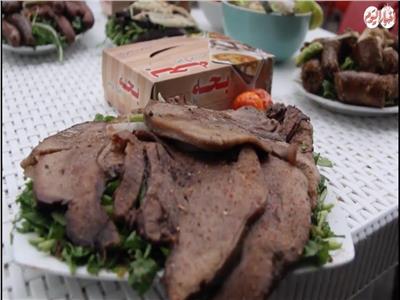 فيديو| «ملوك الأكل الشعبي».. سر الممبار وحلويات اللحوم عند «بحة»