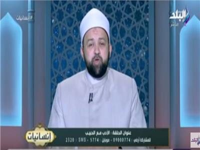 فيديو| يسري عزام يروي قصص تهذب الصحابة في معاملة النبي