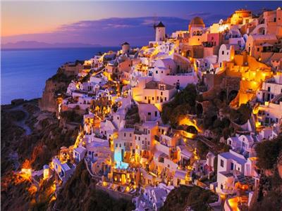 ارتفاع إيرادات السياح الأمريكيين في اليونان بنسبة 119% 