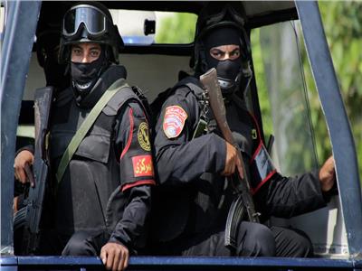 الشرطة بالزي الأبيض في العاصمة و«الكاكي» بالمحافظات