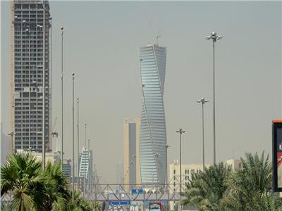 السعودية تعلن درجة الحرارة القصوى للتوقف عن العمل