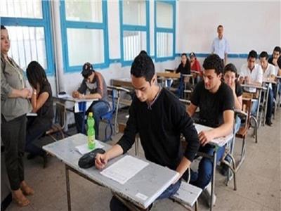 طلاب الثانوية العامة يبدأون امتحان اللغة الأجنبية الاولى