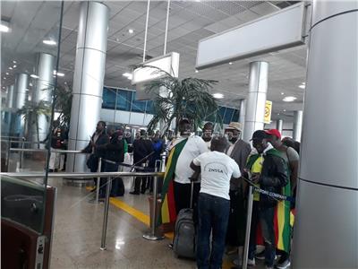 «المطار» يستقبل طائرة خاصة لمشجعين زيمبابوي لحضور افتتاح أمم إفريقيا