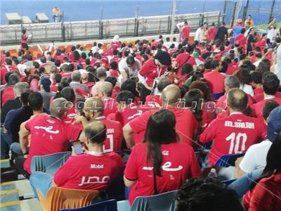 أمم إفريقيا 2019| «سيلفي الأصدقاء» شجع مصر من الإستاد قبل مباراة الكونغو