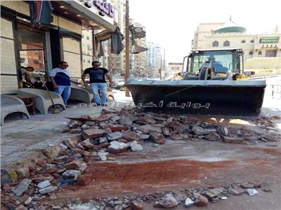 بالصور| انهيار شرفة عقار قديم في الإسكندرية دون إصابات
