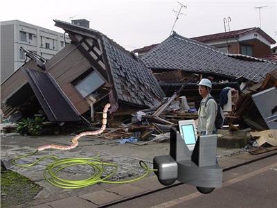 طلاب إندونيسيون يبتكرون جهازا لتحديد موقع ضحايا الزلازل تحت الأنقاض