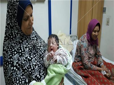 «جومانة» أول طفلة تولد في منظومة التأمين الصحي الشامل ببورسعيد