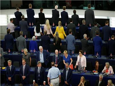 أعضاء حزب بريكست يديرون ظهورهم لنشيد الاتحاد الأوروبي