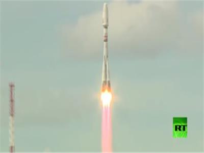 شاهد| إطلاق صاروخ روسى يحمل 33 قمرا صناعيا إلى الفضاء
