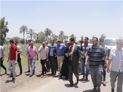 لجنة جامعية تتفقد أعمال تطوير قرية «غزالة» بالمنصورة