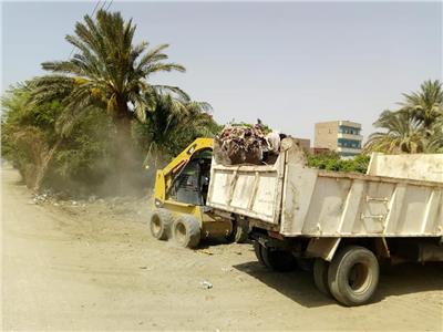 رفع 165 طنا من القمامة والمخلفات الصلبة بمركز أبوقرقاص في المنيا