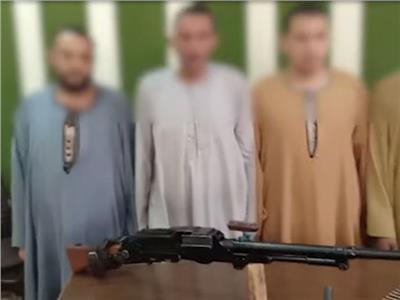 فيديو| ضبط 4 أشخاص بحوزتهم أسلحة نارية بأسيوط