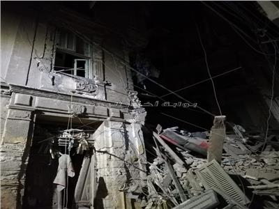 بالصور| انهيار جزئي بعقارين في الإسكندرية.. وإخلاء سكان 4 منازل