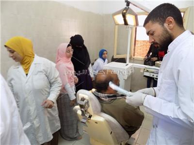 جامعة المنيا تُطلق قافلة طبية بقرية «البرجاية» لعلاج الأسنان