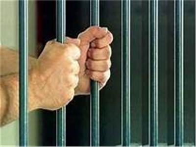 حبس مقاول ومحاسب احتجزا 3 أشخاص بالقطامية