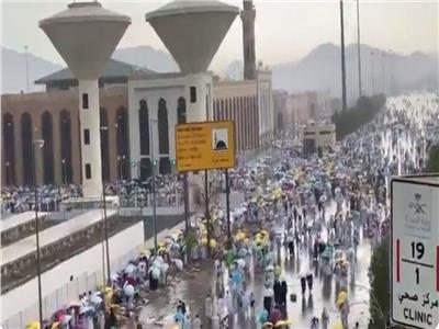 بالفيديو| الدفاع المدني  السعودي يحذر الحجاج بعد سقوط الأمطار على المشاعر المقدسة