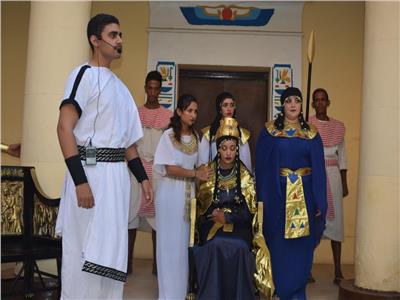«صراع الملوك».. مسرحية عن حتشبسوت وتحتمس الثالث بالقرية الفرعونية