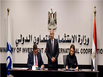 مصر توقع مع البنك الأوروبي منحتين لمشروع تجديد قاطرات السكك الحديد