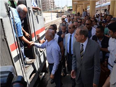 وزير النقل يفتتح المرحلة الثانية من كوبري مشاة الهلالي بأسيوط