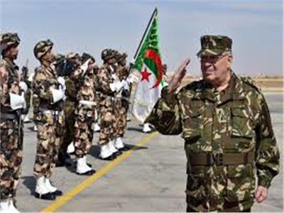 الجيش الجزائري .. يكشف مخبأ للأسلحة والذخيرة جنوبي البلاد