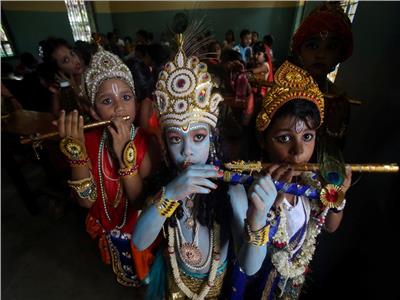 صور| الهند تحتفل بمهرجان «جانامشتامي»