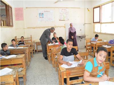 «التعليم» تصدر قرارا هاما بشأن طلاب الصفيين الثاني والثالث الابتدائي