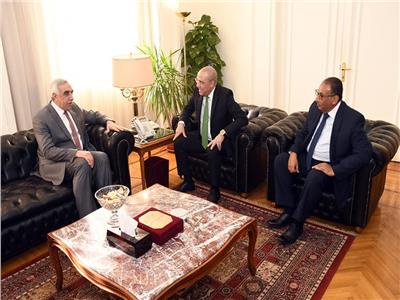 وزير الإسكان والسفير العراقي يبحثان نقل الخبرات والتجارب المصرية 