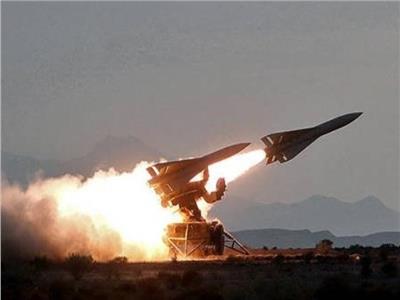 صاروخ بالستي حوثي يسقط بعد إطلاقه في الأراضي اليمنية