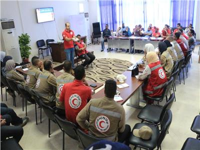 الهلال الأحمر المصري يؤهل المتطوعين لمواجهة موسم السيول في المحافظات  