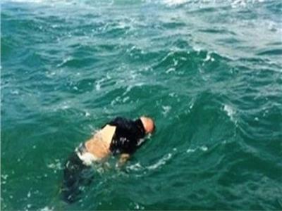 غرق موظف خلال تنظيف «توكتوك» في الشرقية