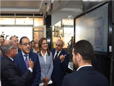 رئيس الوزراء يفتتح مركز خدمات المستثمرين ببورسعيد ويتفقد المنطقة الحرة 